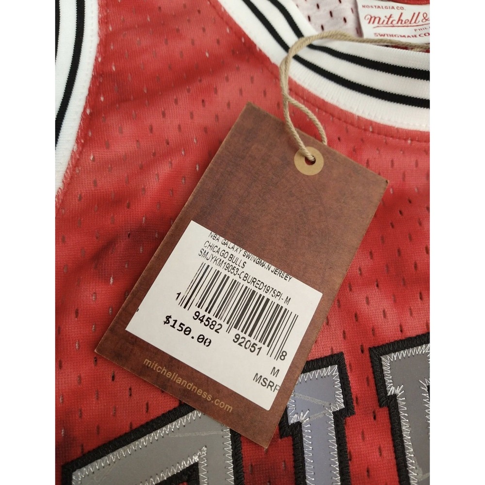 NWT Chicago Bulls Scottie Pippen #33 Mitchell & Ness Swingman Men size MEDIUM - Picture 10 of 10